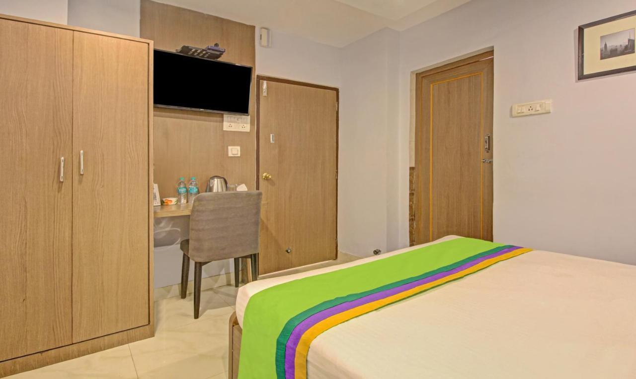Hotel Royal Crowne Near Kolkata Airport Exteriör bild