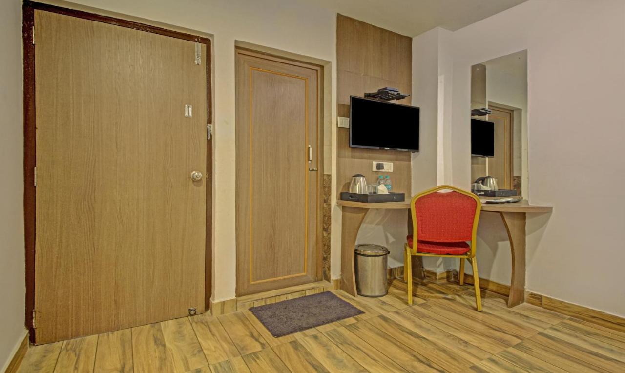 Hotel Royal Crowne Near Kolkata Airport Exteriör bild