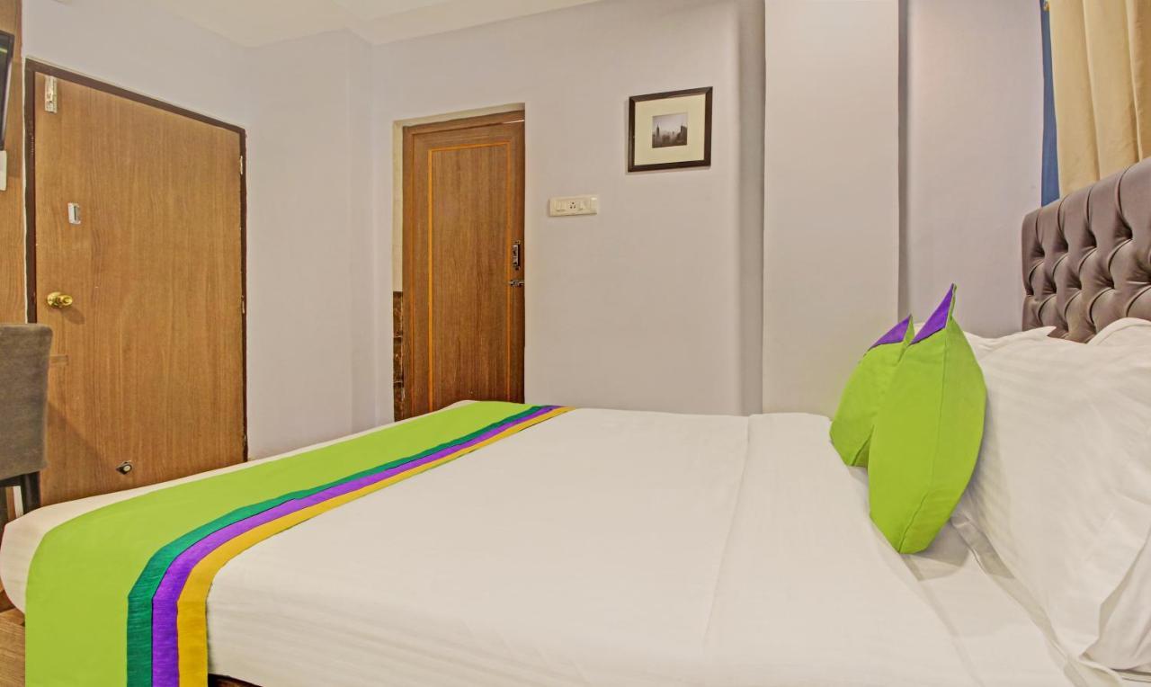 Hotel Royal Crowne Near Kolkata Airport Exteriör bild